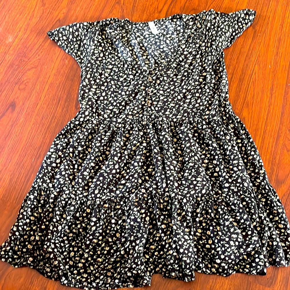 Mahina flowered flirty dress size medium w button down top with elastic waist